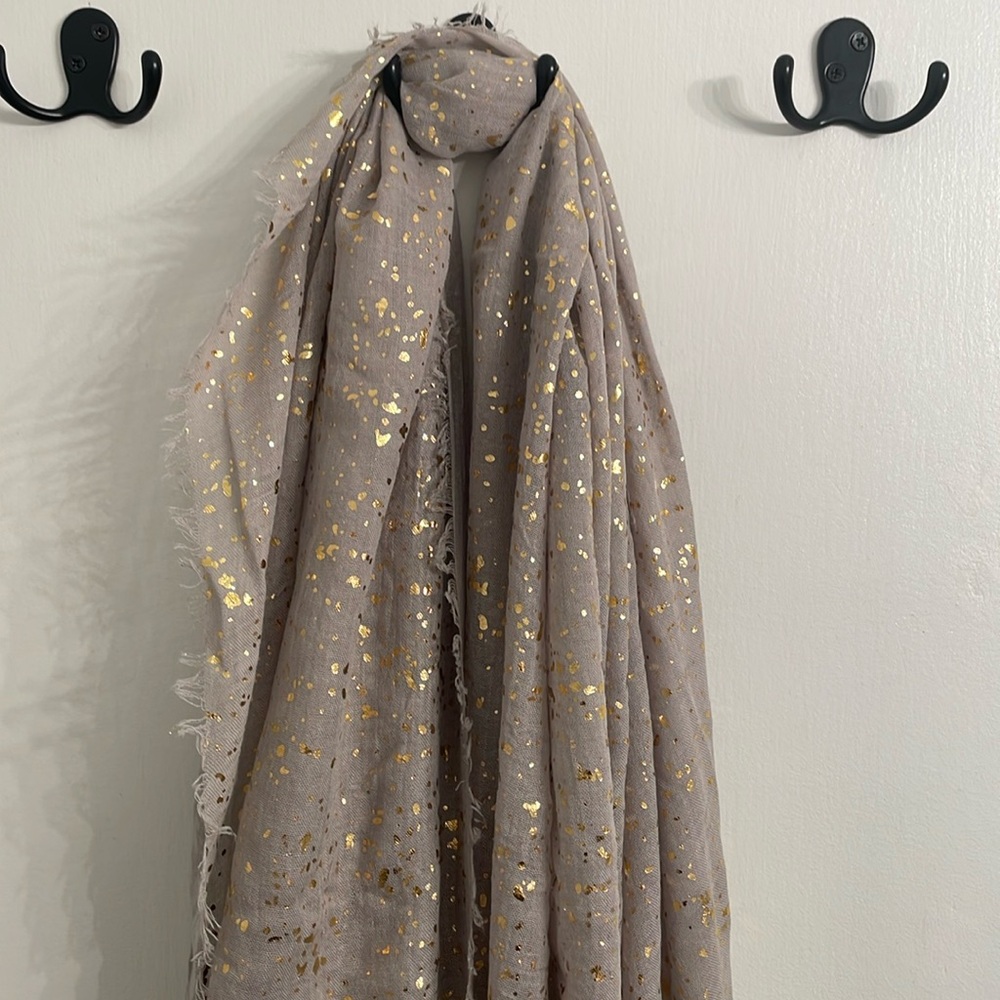 Light Gray Scarf with Gold Flecks
